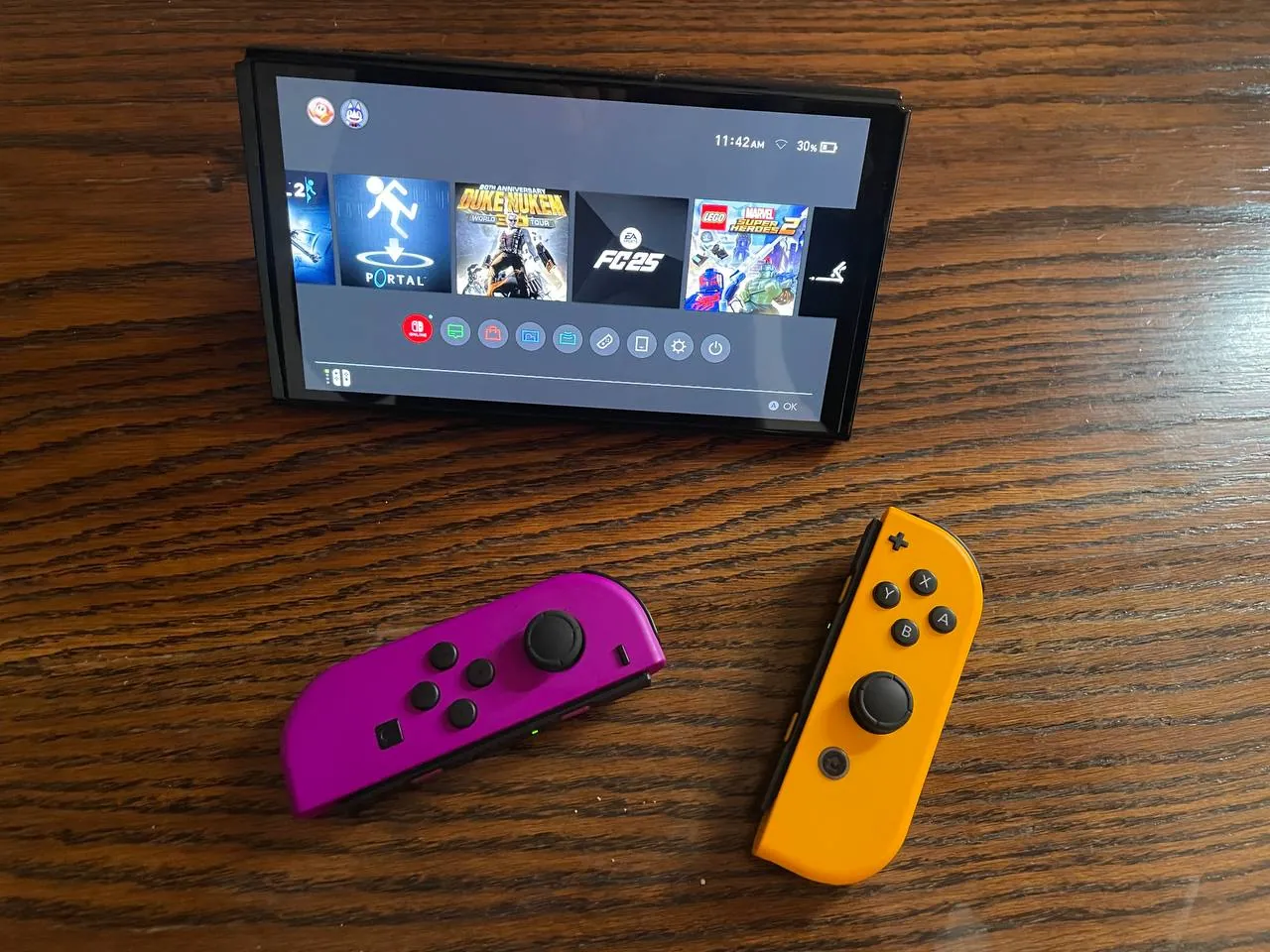Nintendo Switch OLED с играми и джойстиками 1