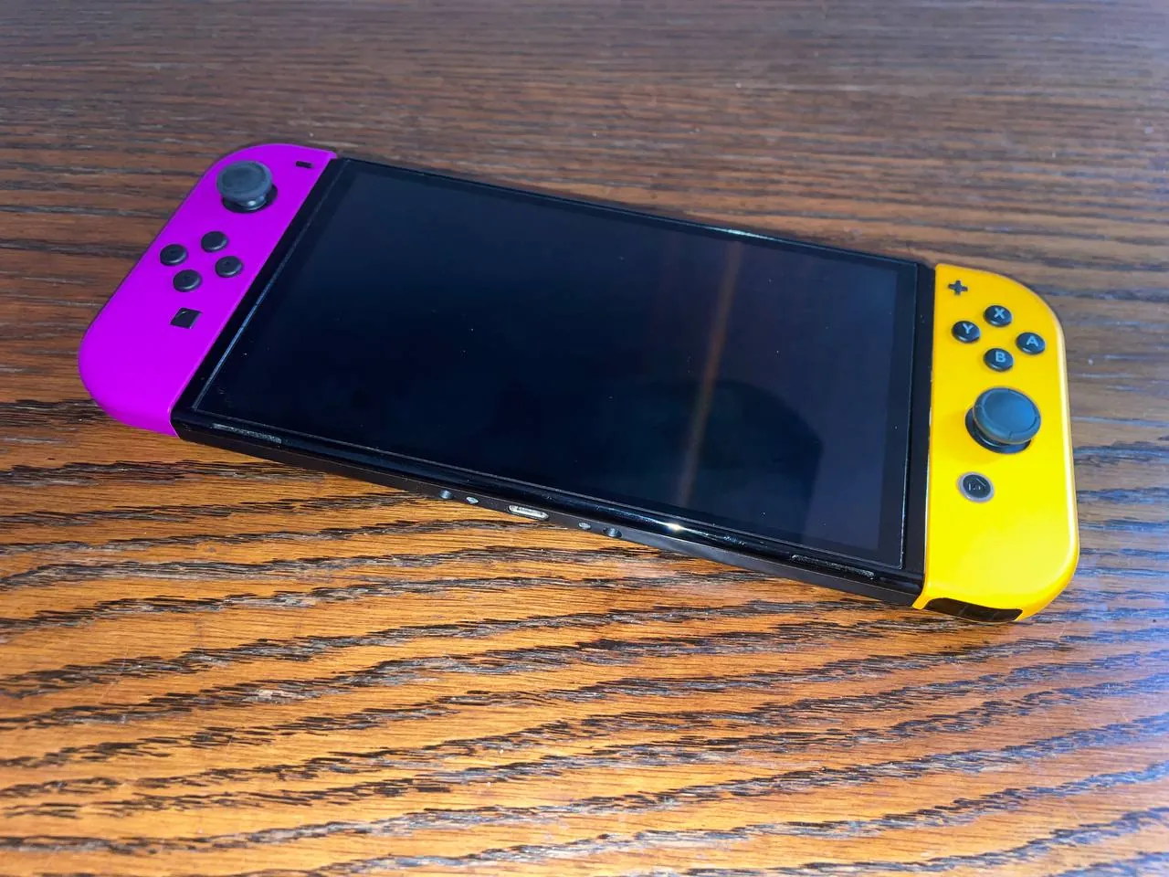 Nintendo Switch OLED с играми и джойстиками 8