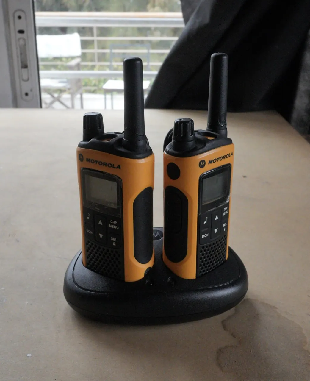 Рации Motorola TLKR комплект 1