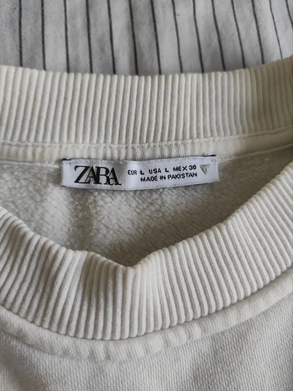 Свитшот ZARA укороченный с начёсом 3
