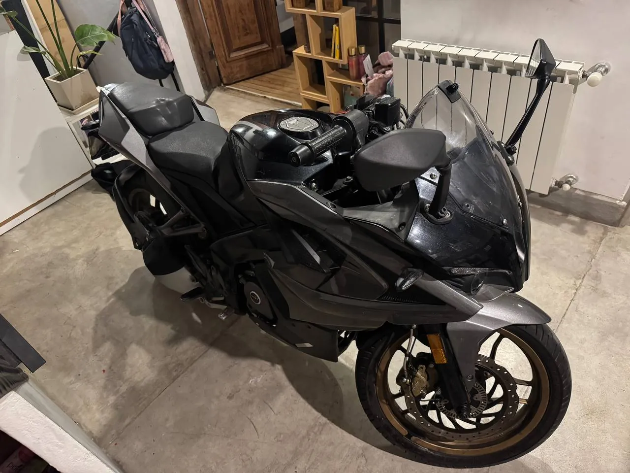 Мотоцикл Bajaj RS200 2