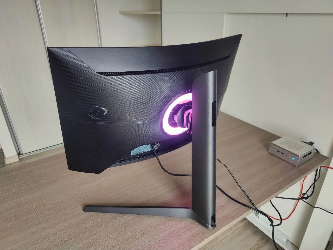 Монитор Samsung Odyssey G7 27 QHD 240Гц 3