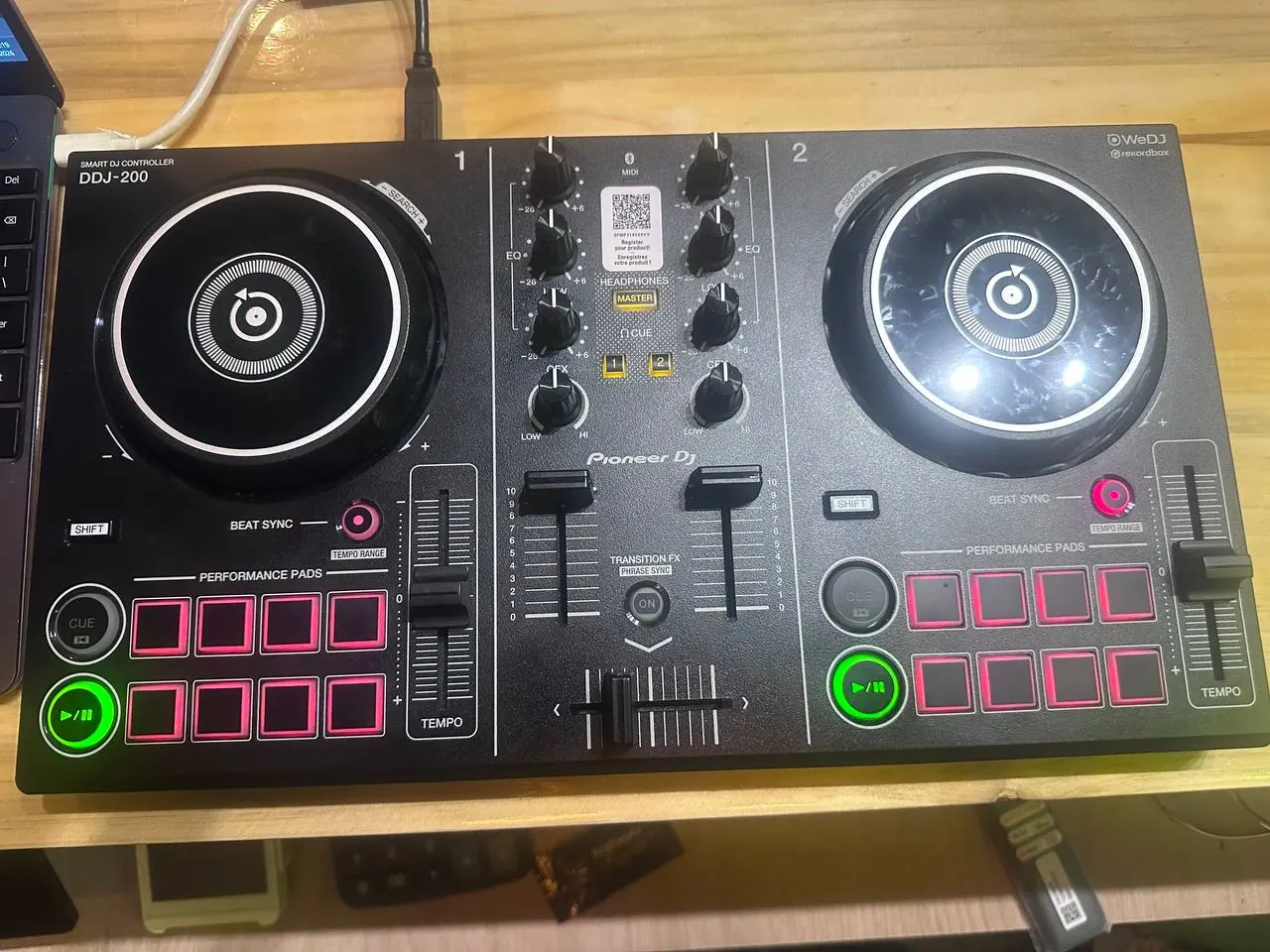 DJ консоль Pioneer DDJ-200 1