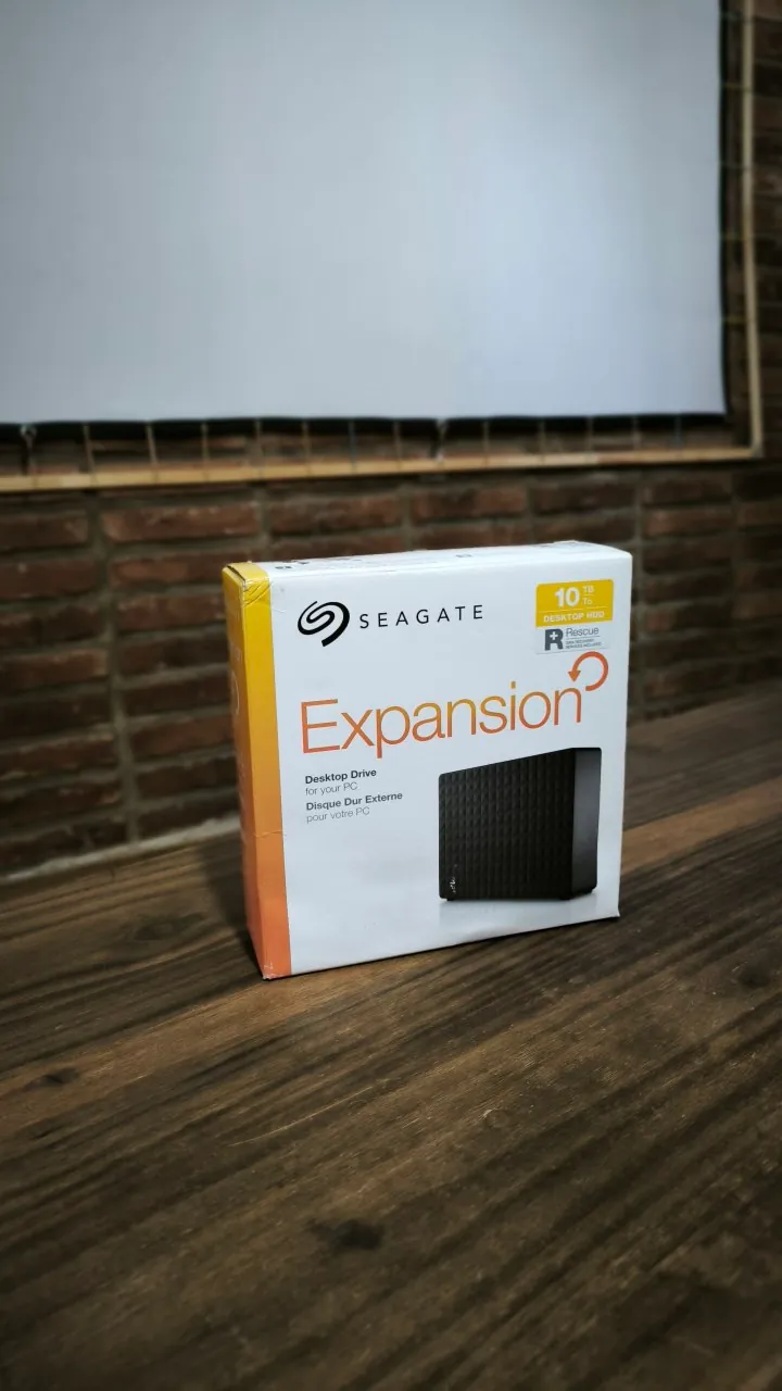 Внешний диск Seagate Expansion 10 ТБ 1
