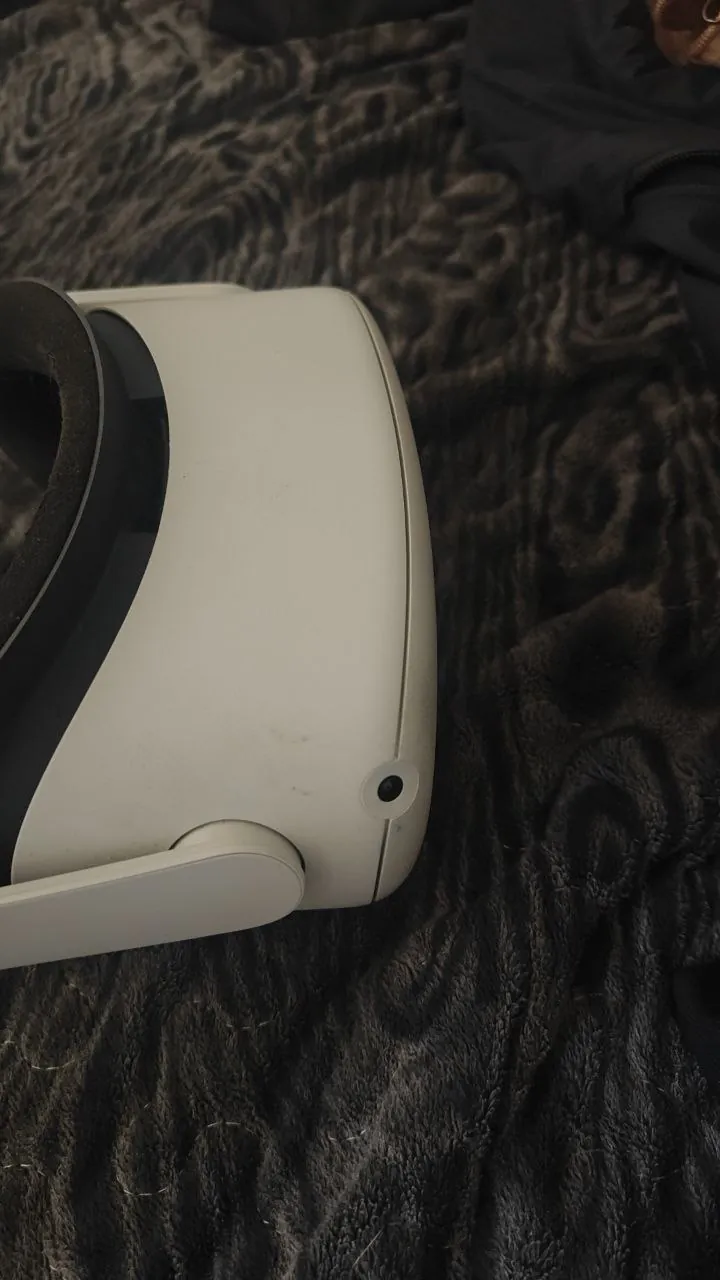 Шлем VR Oculus Quest 2 с контроллерами 1