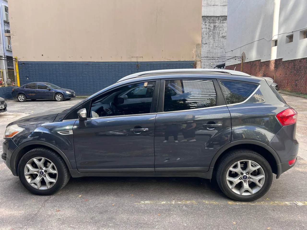 Ford Kuga Titanium 2.5 AWD 2010 6