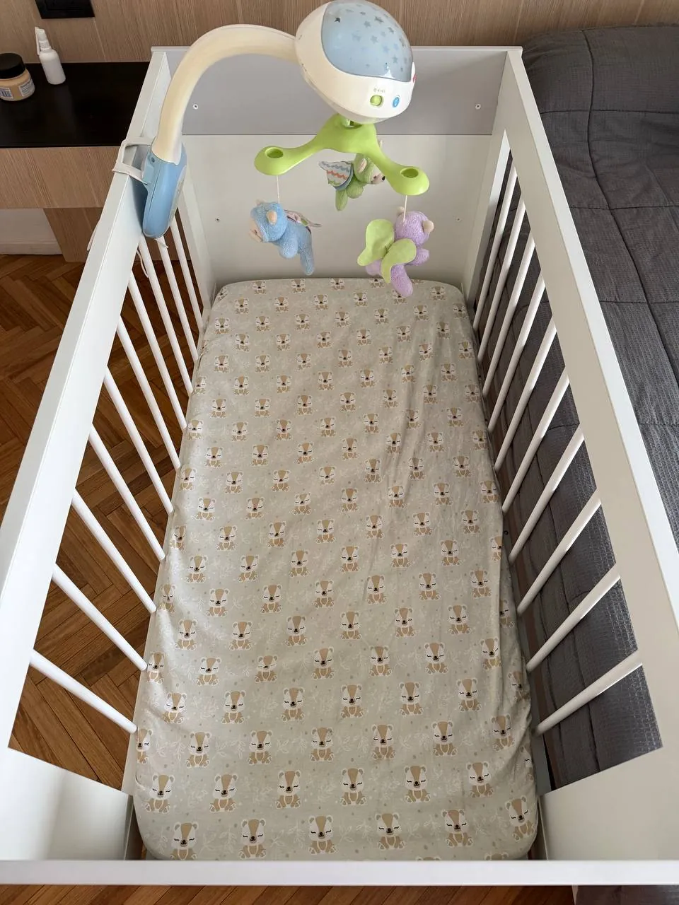Детская кровать деревянная с мобилем Fisher Price 3