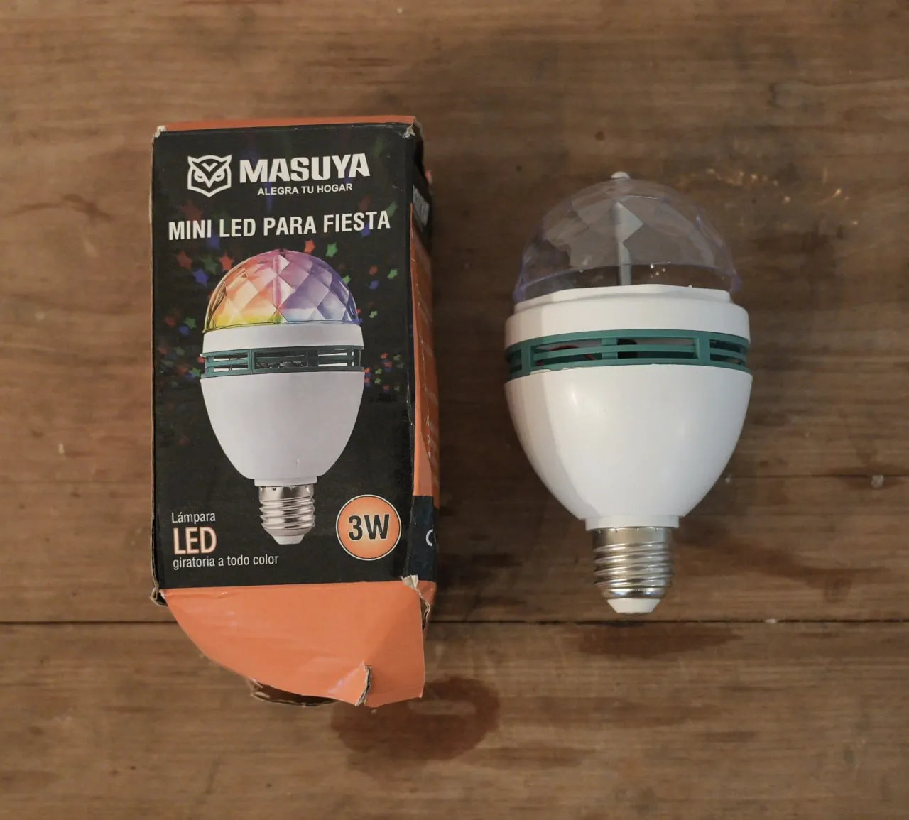 LED лампа с эффектом цветного освещения 1