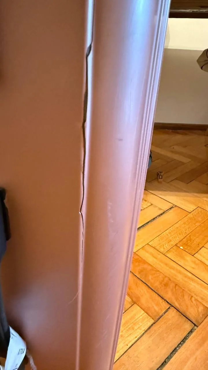 Чемодан большой б/у с трещинами Палермо 3