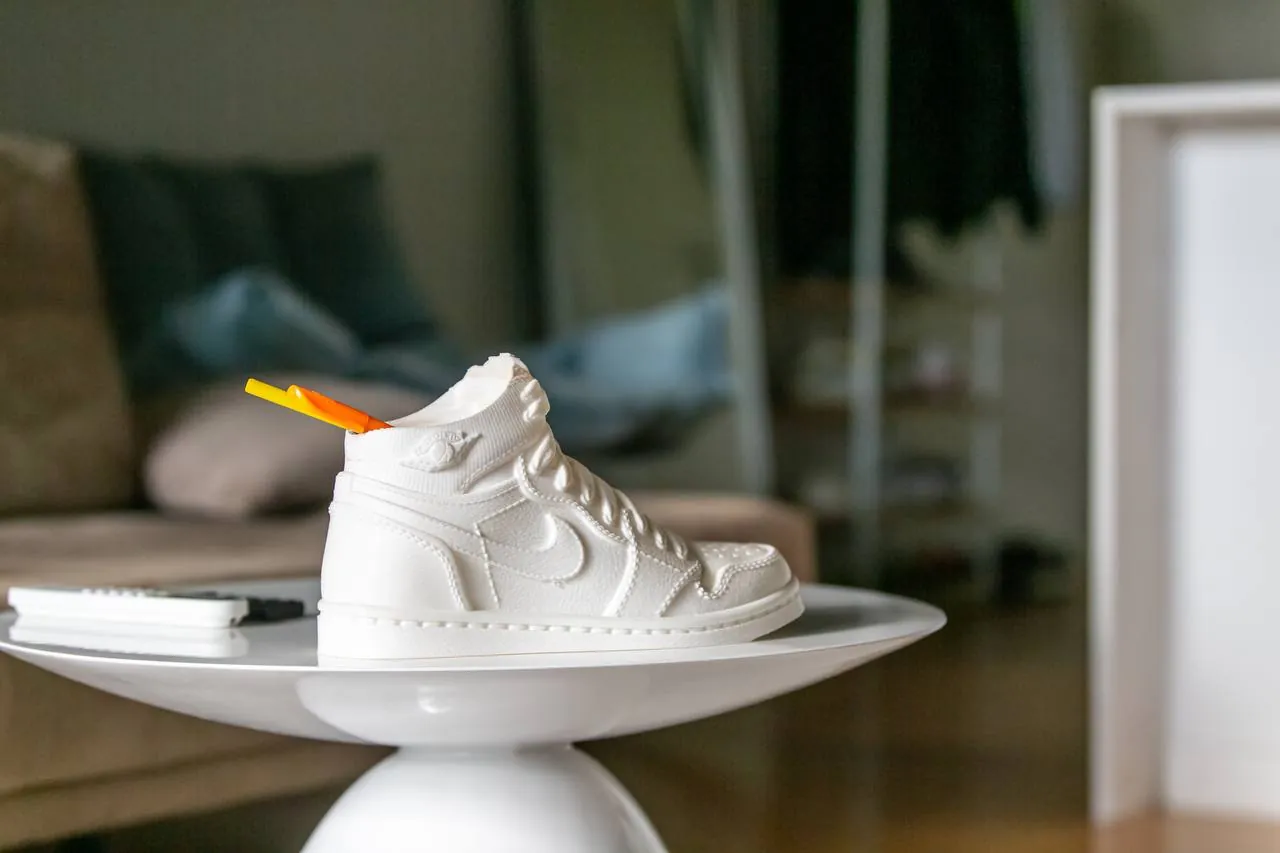 Декоративный кроссовок Nike Air Jordan Decodesign 2