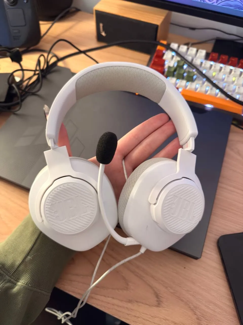 Наушники JBL Quantum белые проводные с микрофоном 2