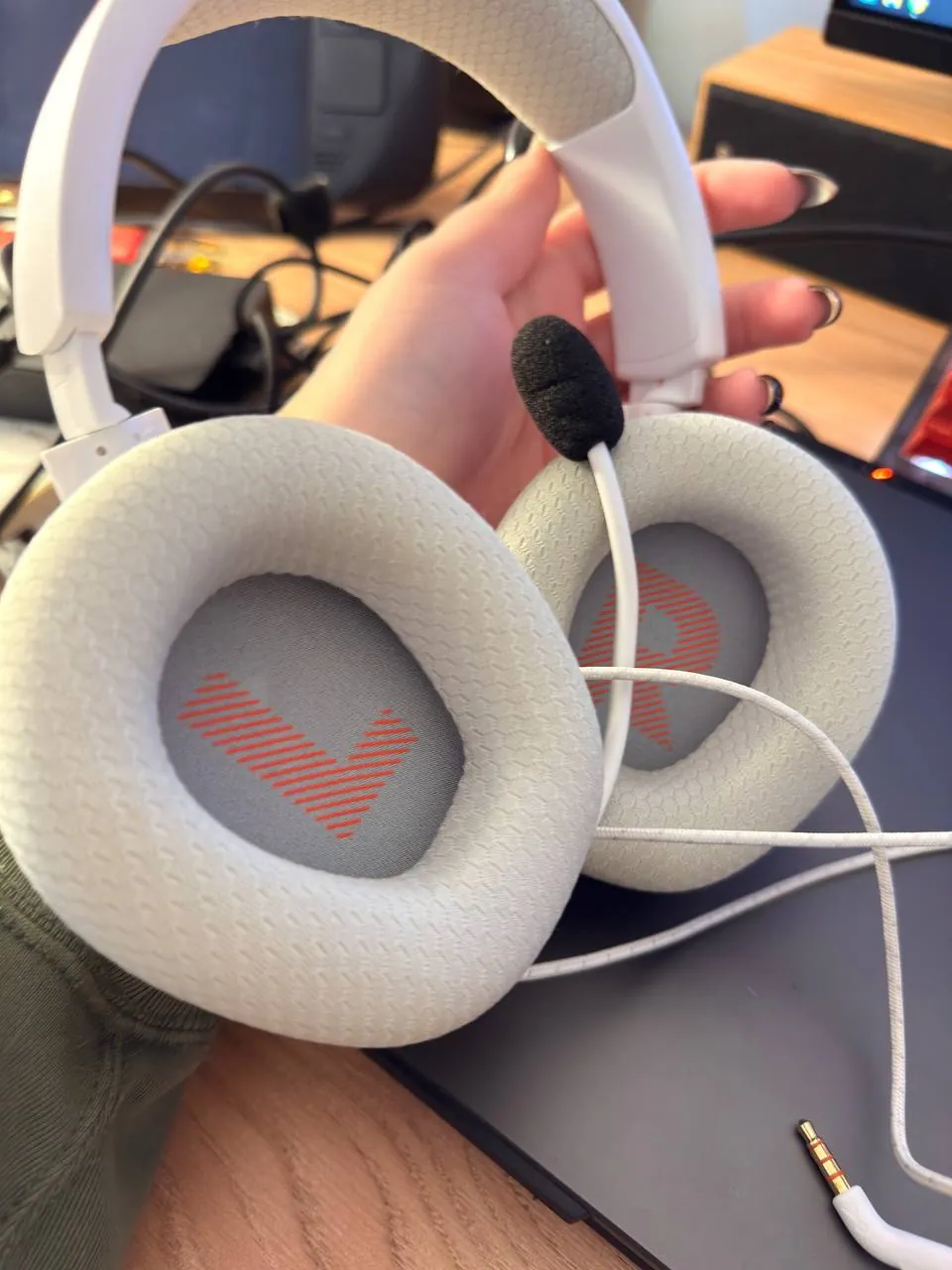 Наушники JBL Quantum белые проводные с микрофоном 3