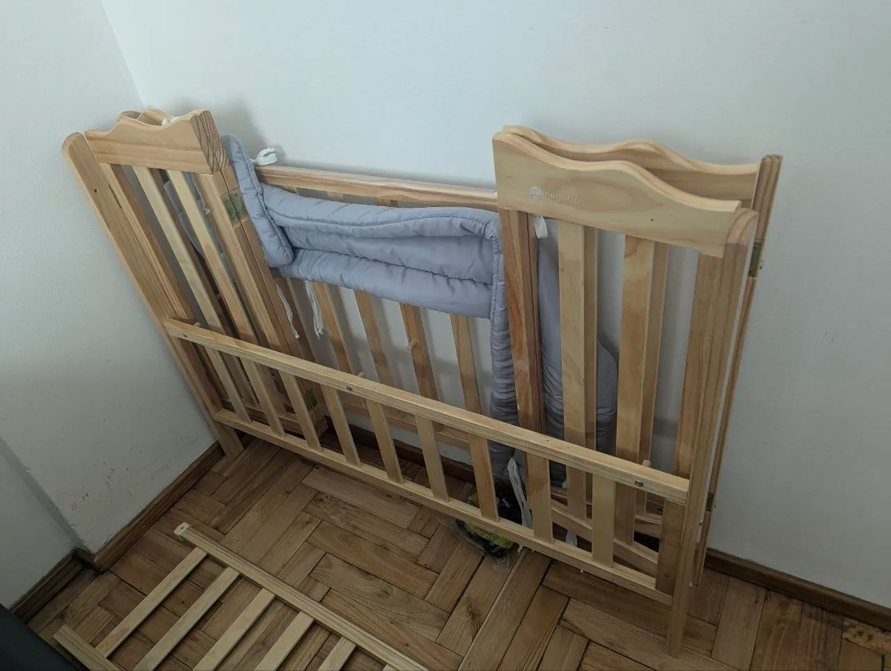 Детская кроватка Mega Baby с матрасом и аксессуарами 2