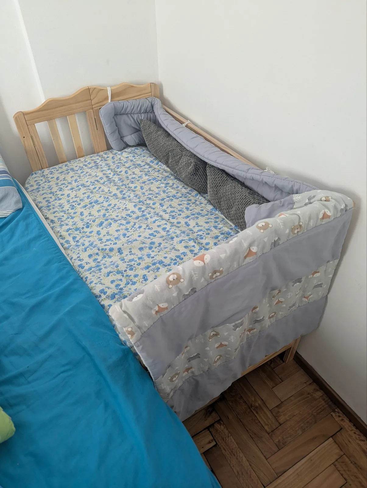 Детская кроватка Mega Baby с матрасом и аксессуарами 1