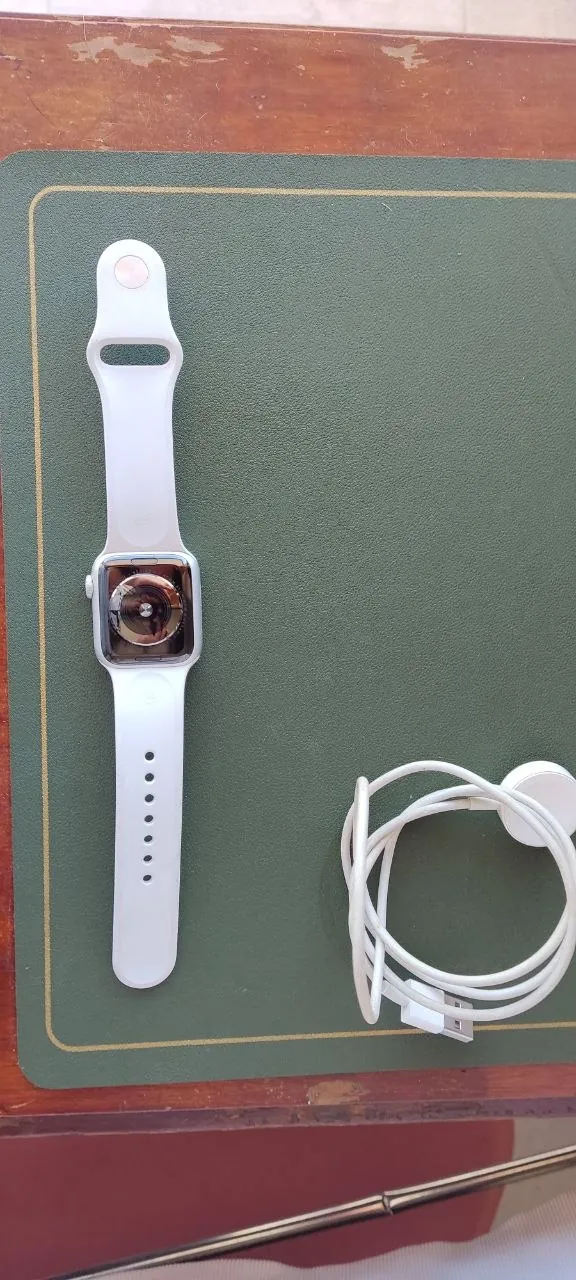 Apple Watch Series 4 40mm Silver смарт-часы 2