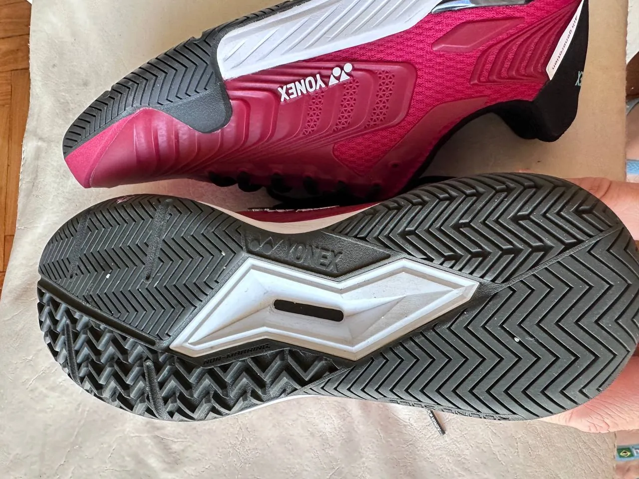 Теннисные кроссовки Yonex размер 43 мужские 4
