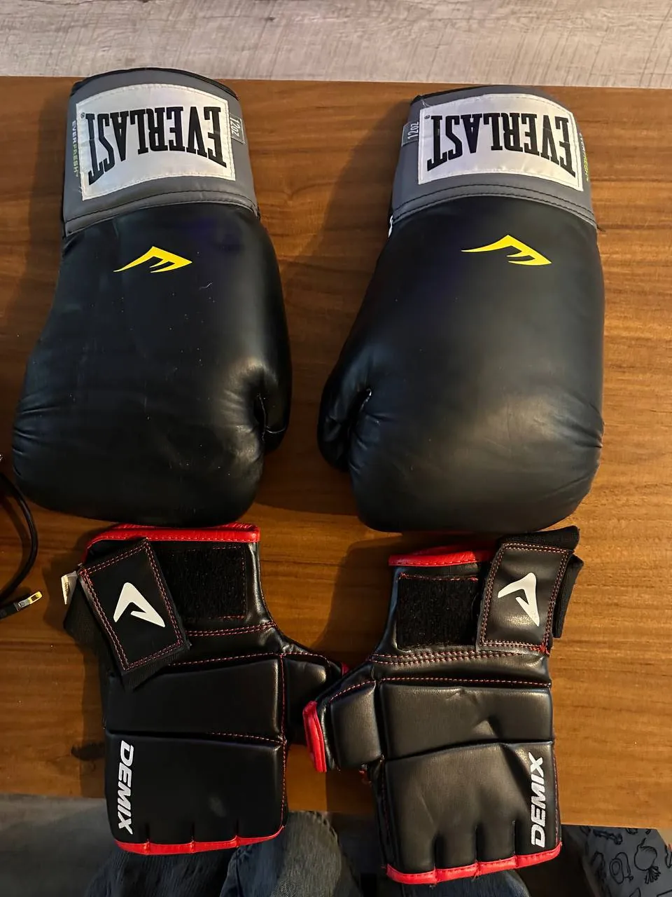 Перчатки боксерские Everlast и ММА Demix 1