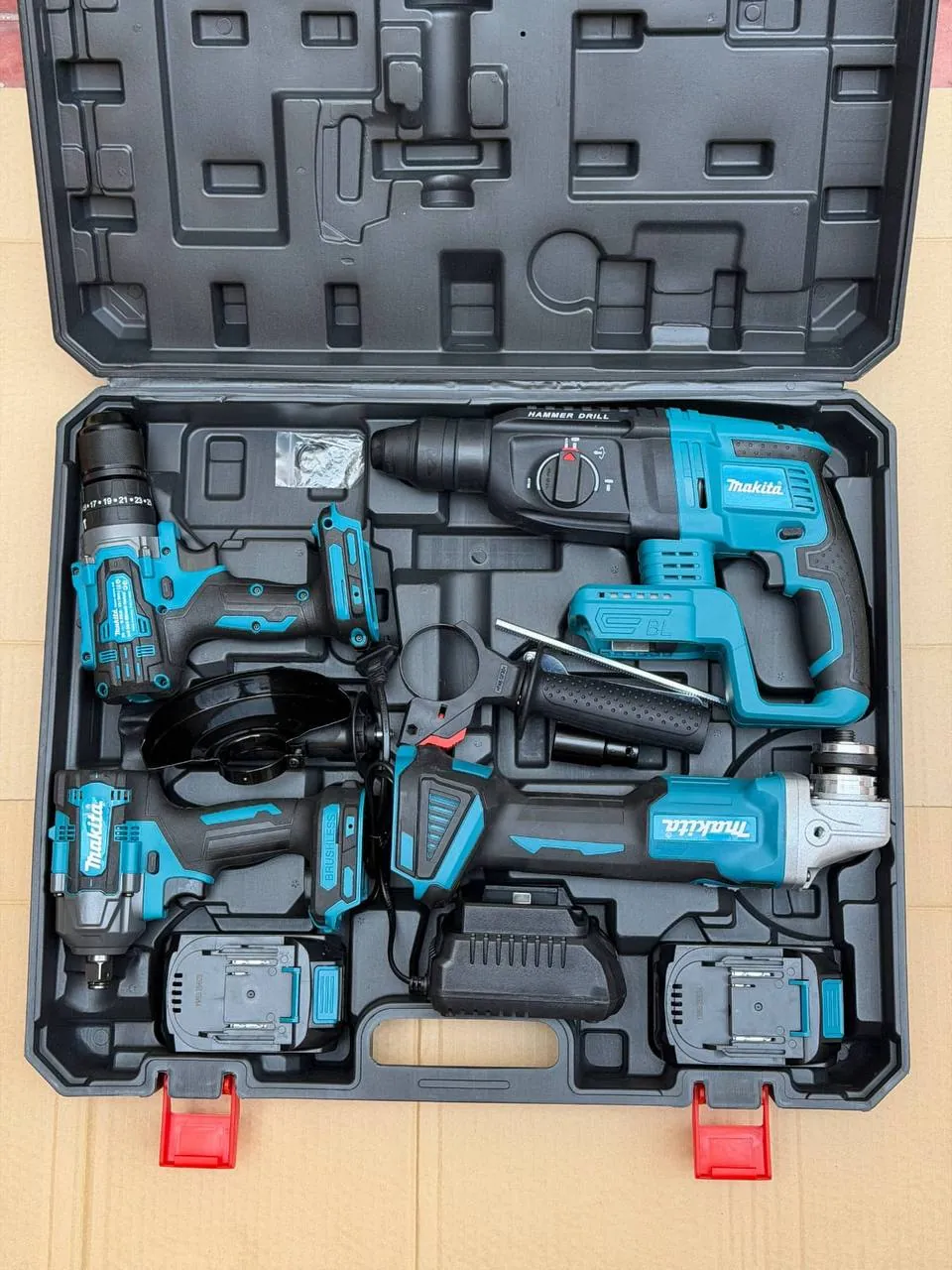 Набор аккумуляторного инструмента Makita новый 1