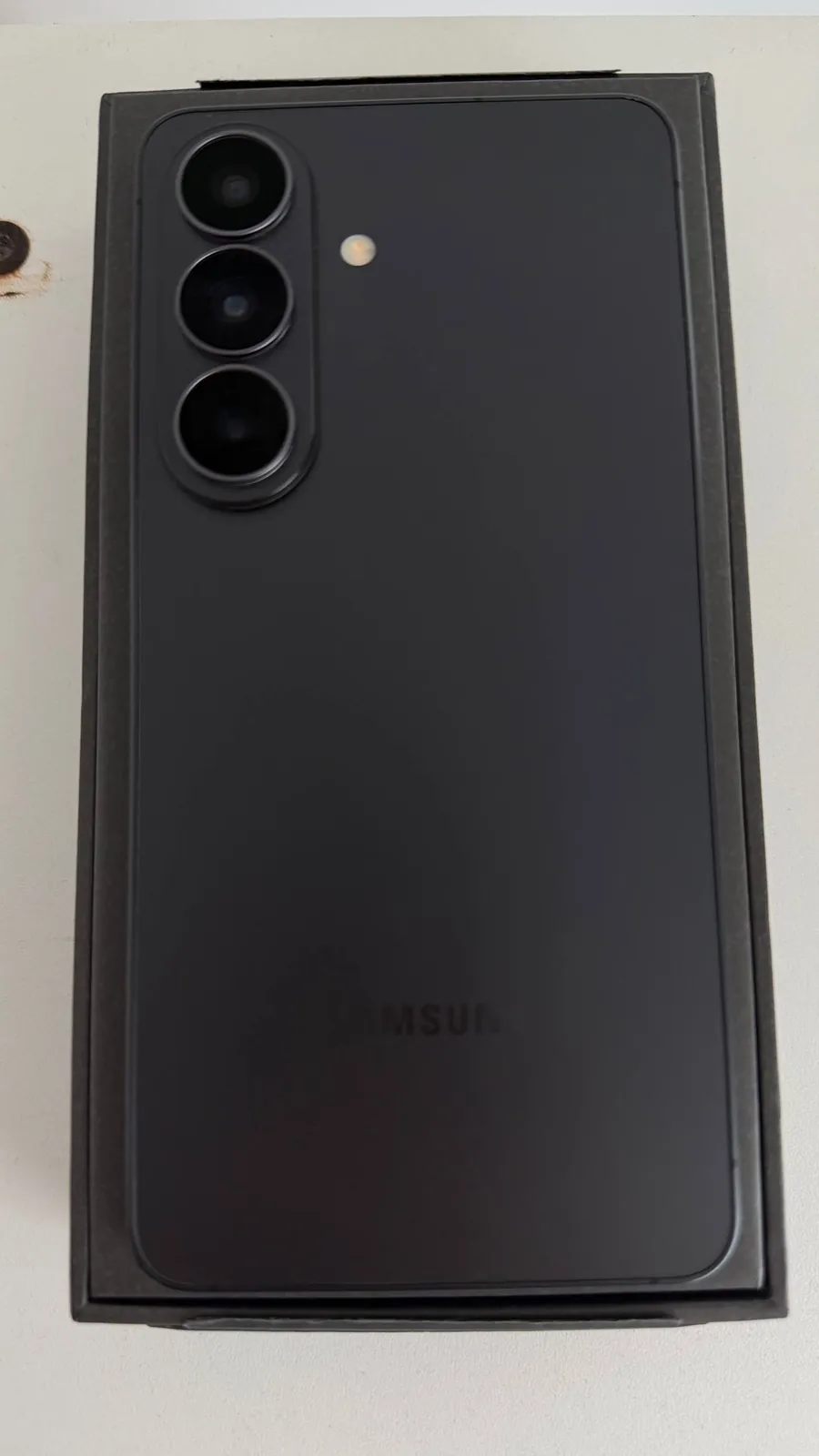 Samsung Galaxy S26 почти новый 1