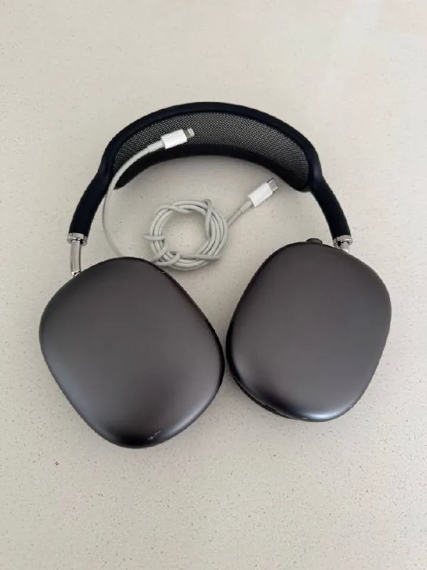 AirPods Max Lightning наушники чёрные 1