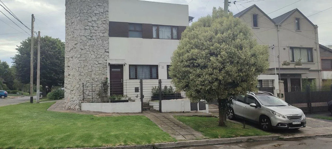Дом Мар-дель-Плата barrio San Carlos гараж 1