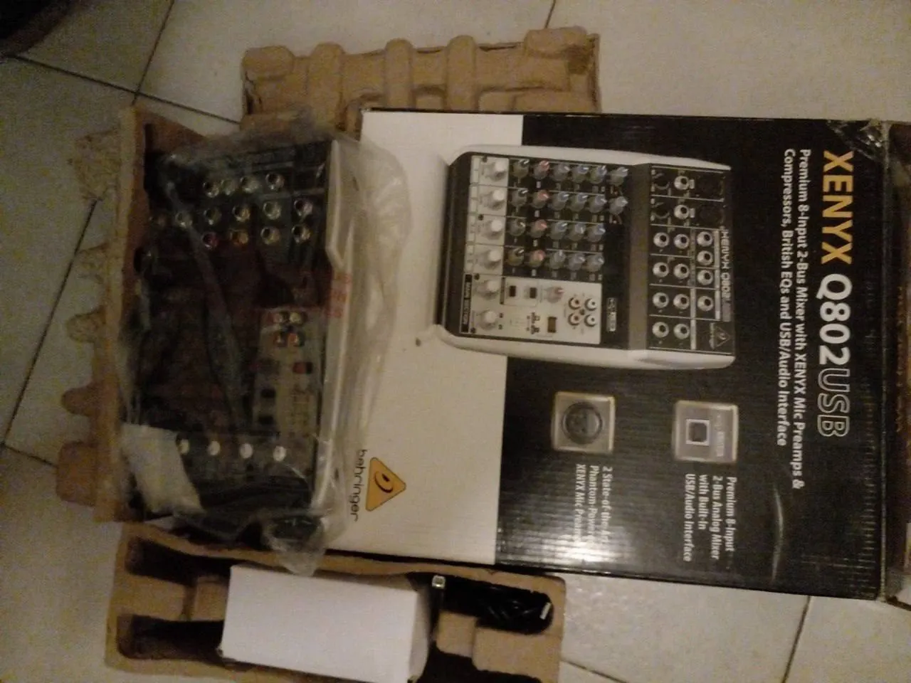 Микшерный пульт Behringer Xenyx Q802USB новый 7