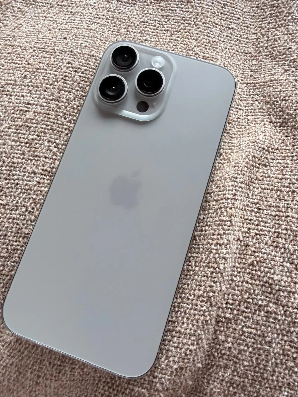 iPhone 16 Pro Max 256 ГБ серый титан разблокированный 2