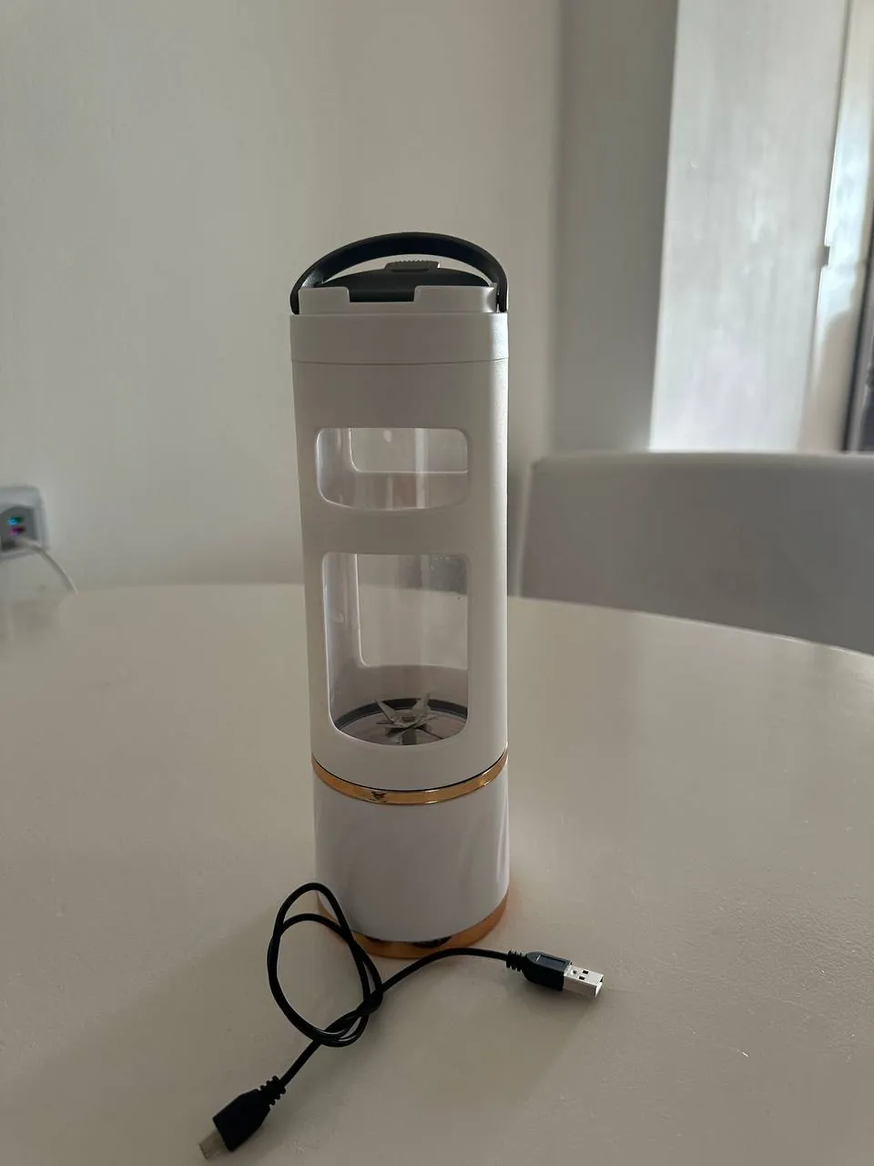 Портативный USB блендер почти новый 2