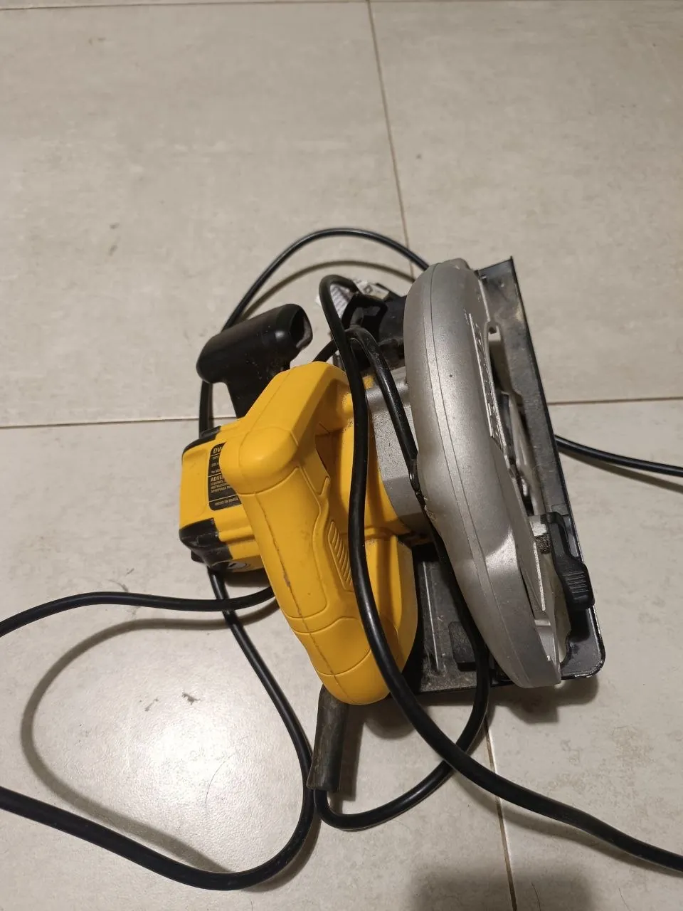 Циркулярная пила DeWalt DWE560 2