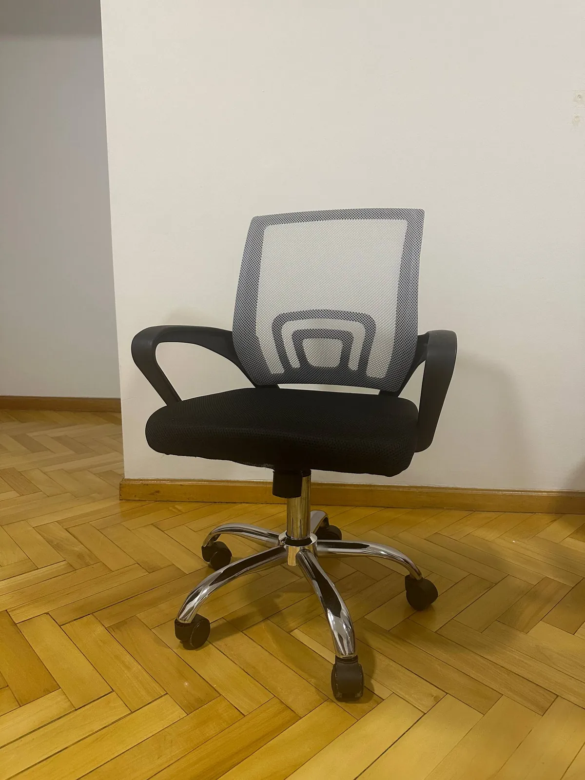 Офисное кресло компьютерный стул 1