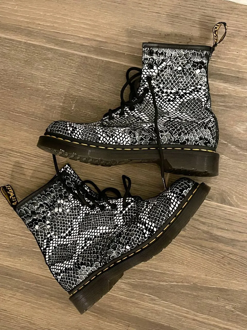 Dr. Martens 1460 Snake Print замша 39eu новые 2