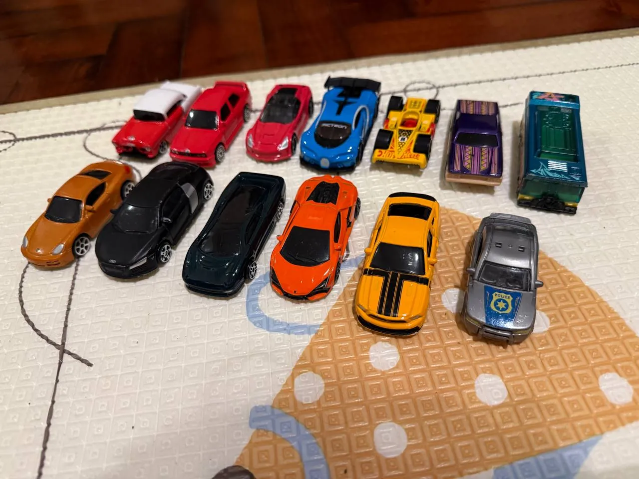 Набор машинок 13 шт (Hot Wheels и др.) 1